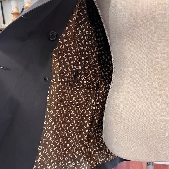 Classic Louis Vuitton Mackintosh Black Double-Breasted Women's Trench Coat - Picture 2 of 10